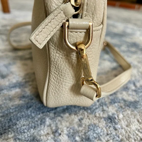 Quince Cream Textured Leather Crossbody Bag with Adjustable Strap - Picture 4 of 9